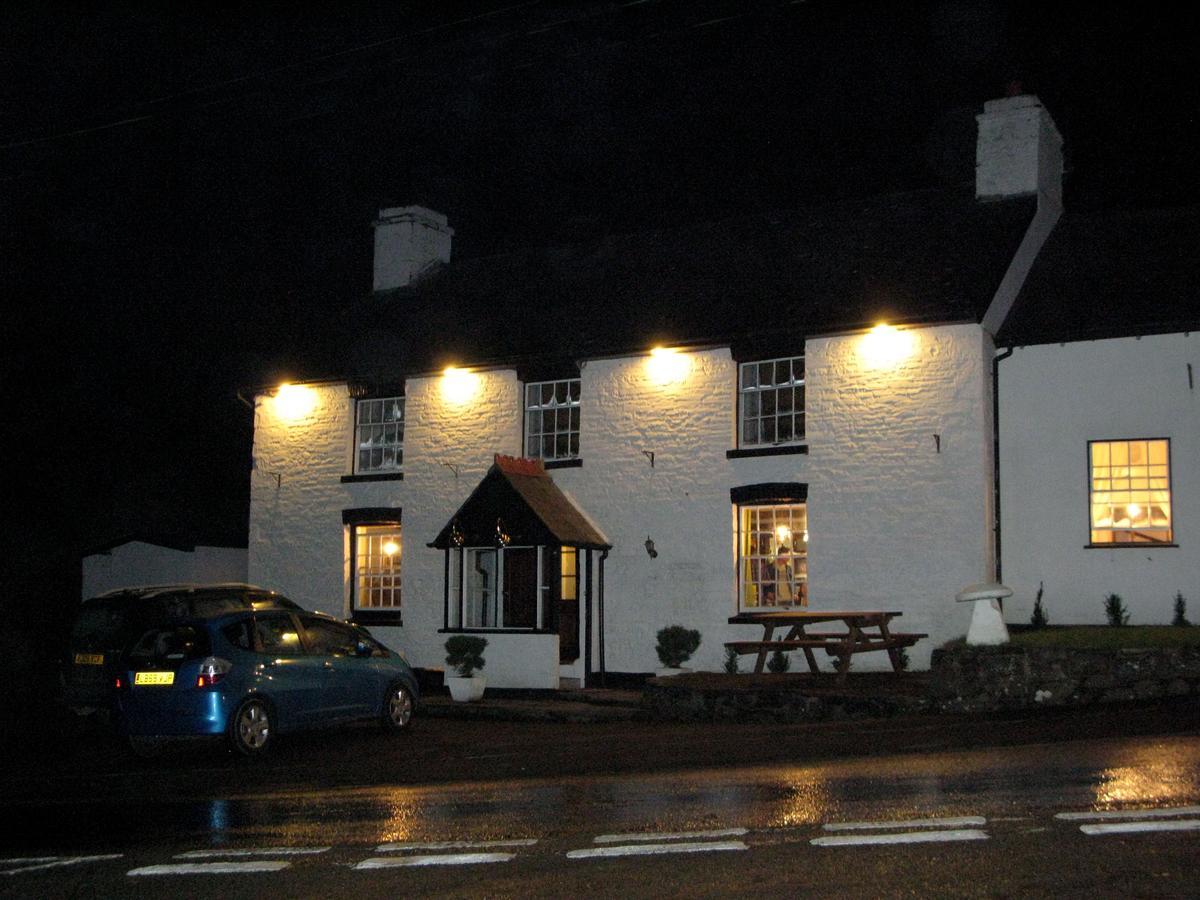 The Fforest Inn Llanfihangel-nant-Melan Exteriör bild